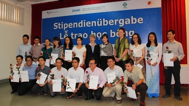 DAAD überreicht Stipendien an vietnamesische Studierende und Akademiker